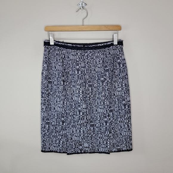 Ann Taylor | Dark Navy Print Pencil Skirt Size 2 - Picture 2 of 6